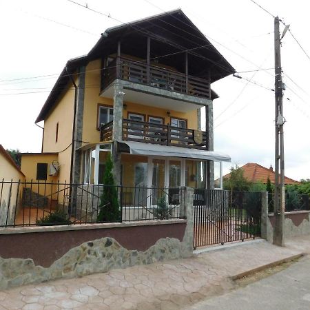 Pensiunea Casa Domnitei Baia de Fier Exterior photo